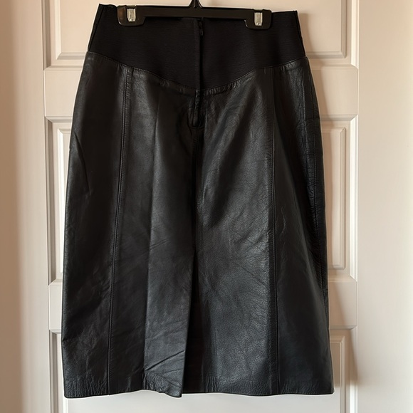 Vintage black genuine leather skirt - Picture 2 of 3